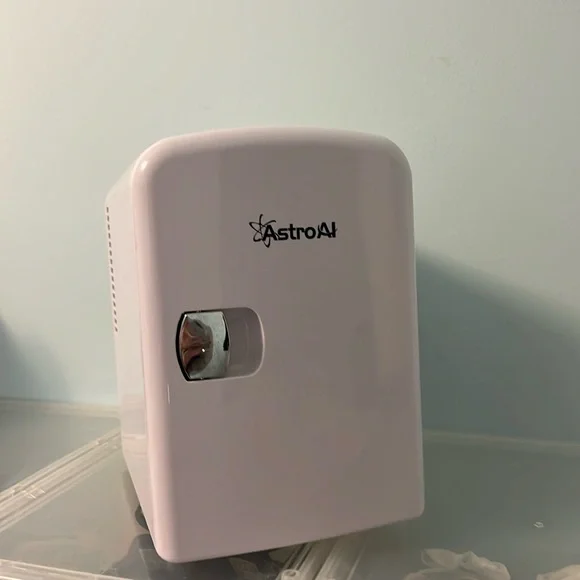 Mini Fridge - Picture 1 of 4